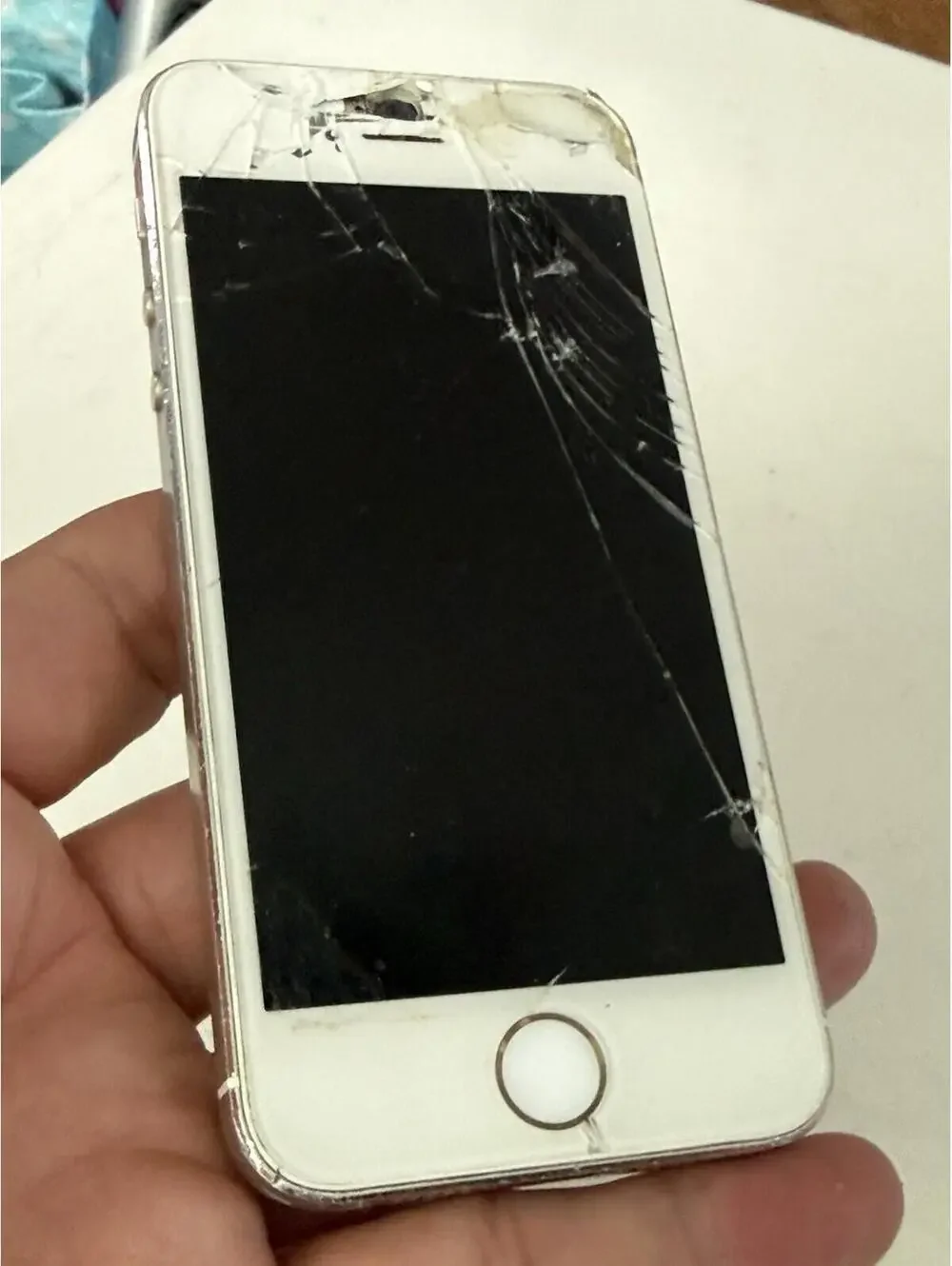 Apple iPhone 5s - 16GB, Broken Screen ,( Parts Only )